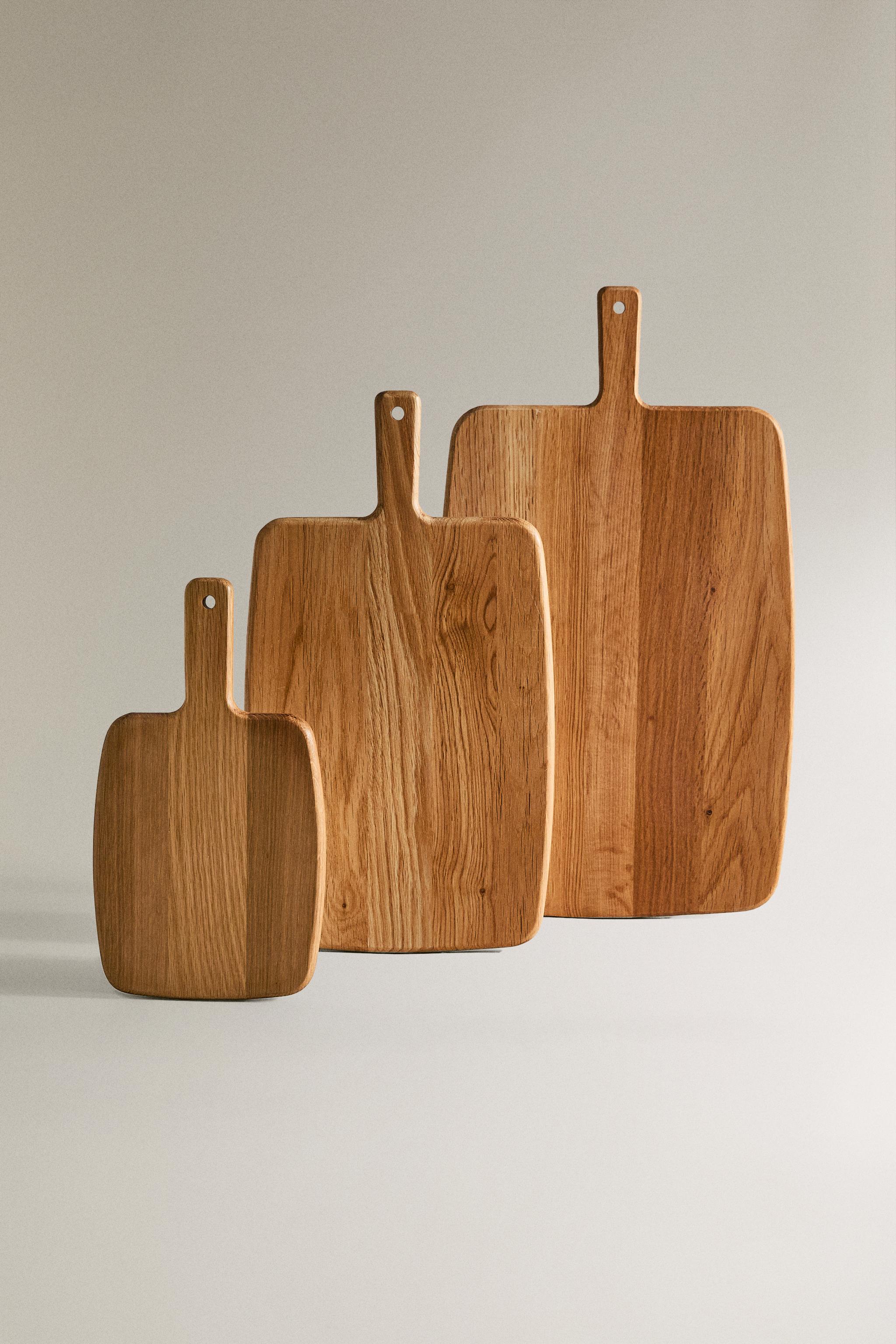 WOODEN CUTTING BOARD
